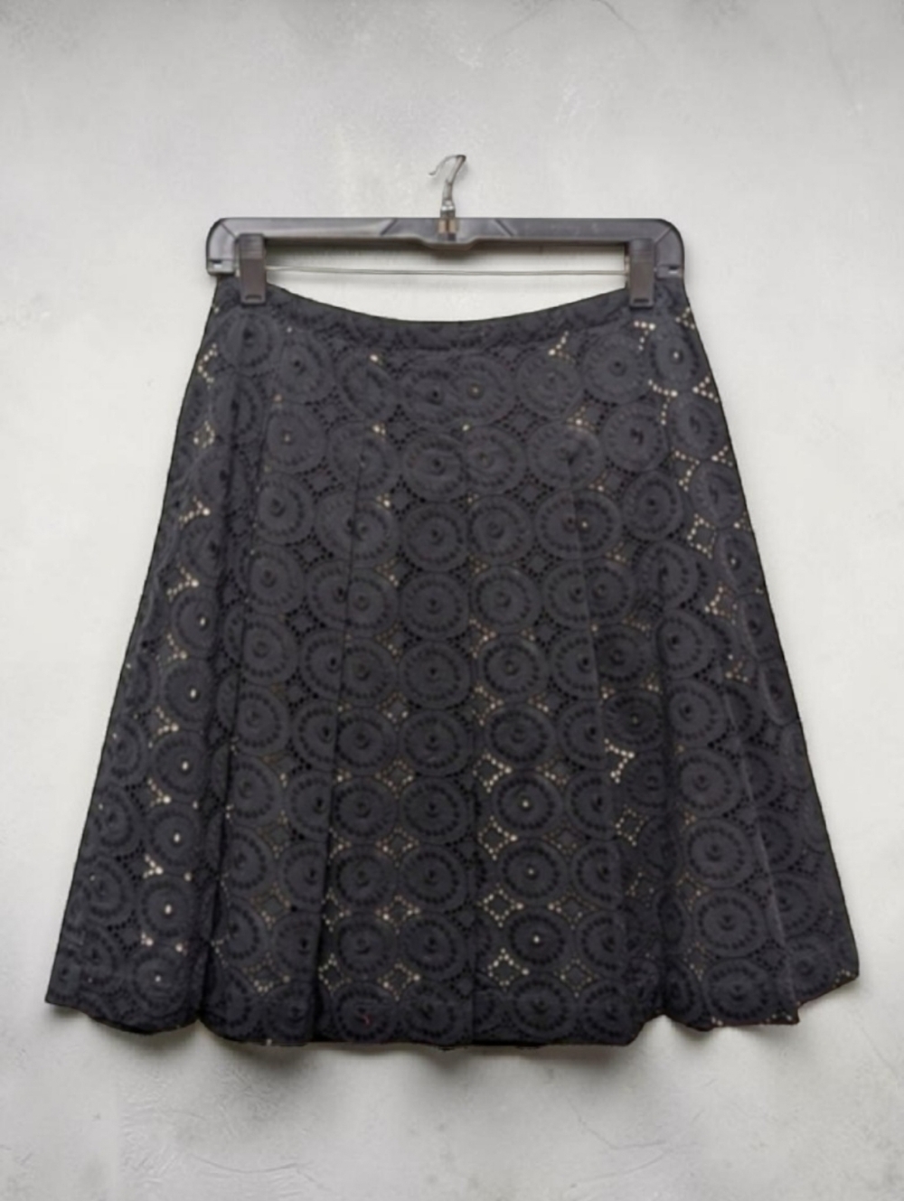 Banana Republic Black Eyelet Lace Skirt Pleated Lined Size 2 A-Line